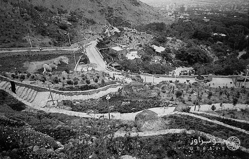 تصویری سیاه‌وسفید از پارک جمشیدیه تهران در گذشته که از بالا عکاسی شده‌است.